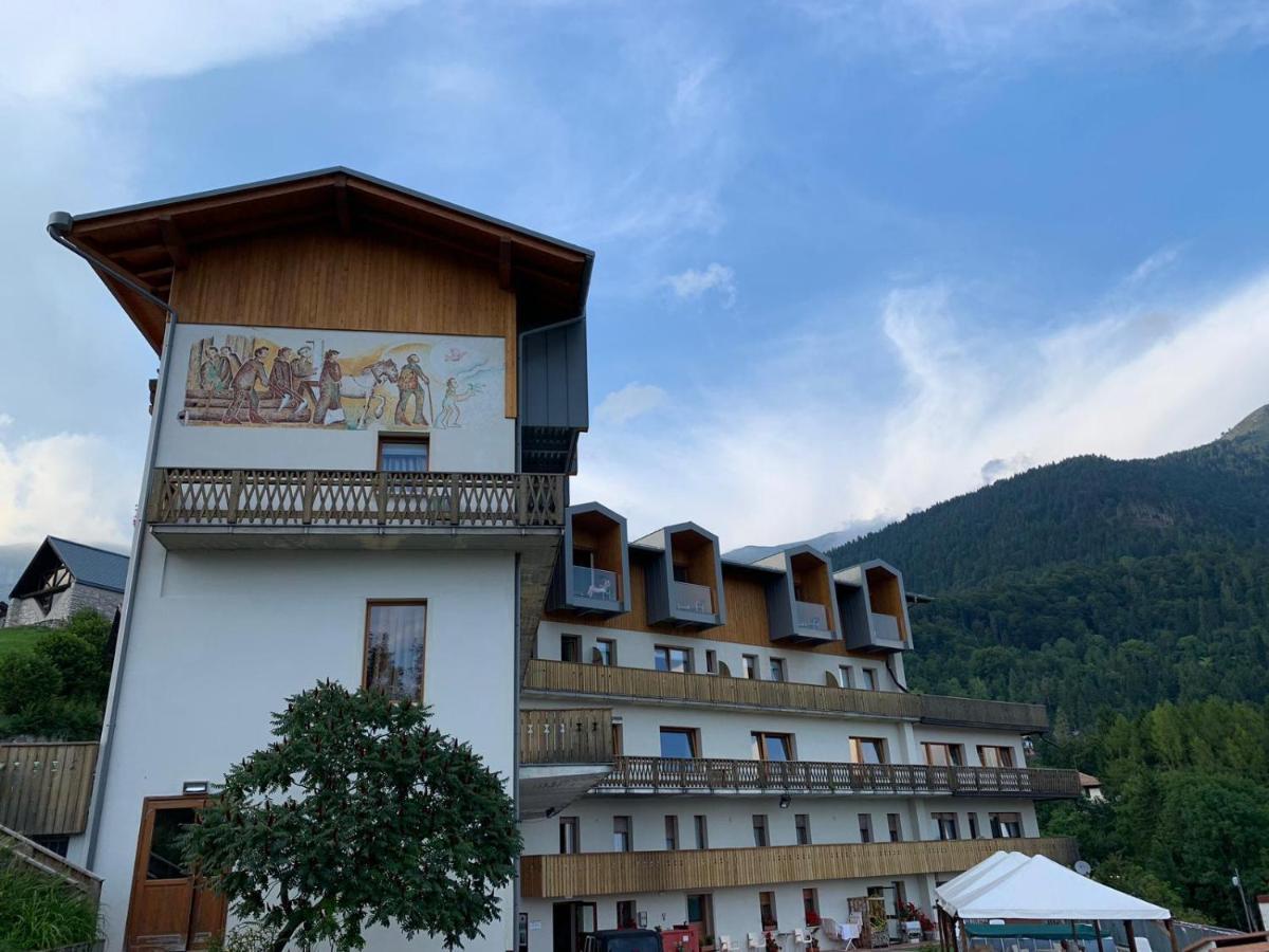 Albergo Croce D'Aune Педавена Екстер'єр фото